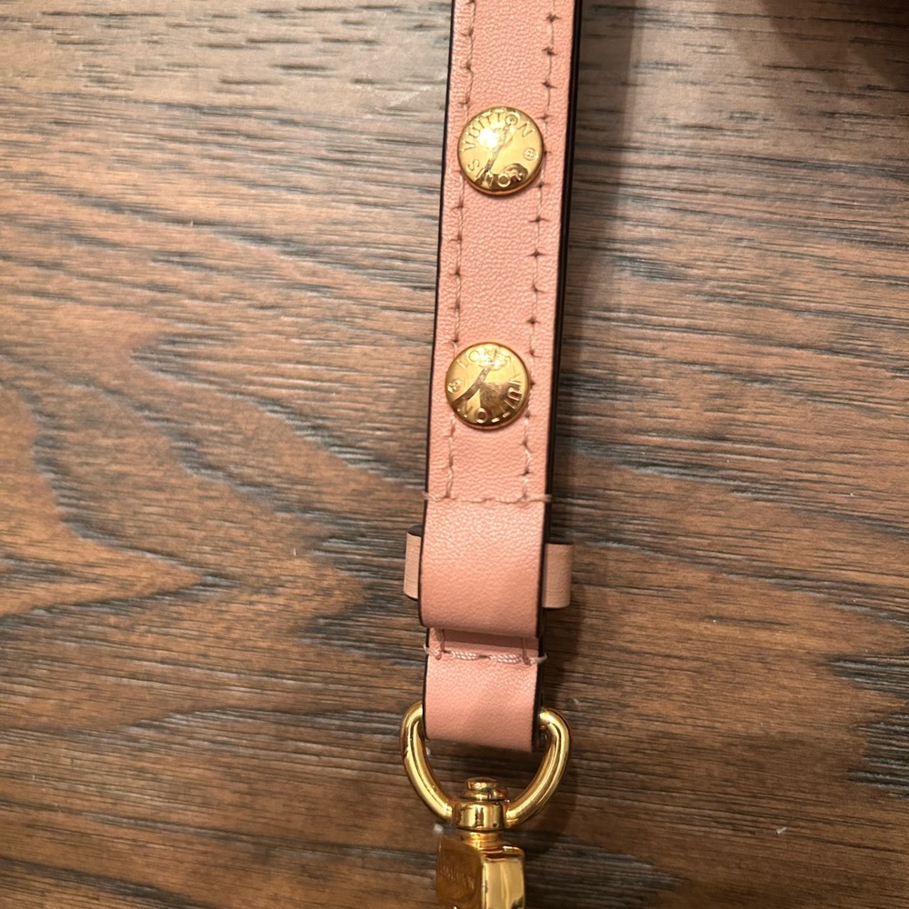 Louis Vuitton LIKE Monogram Drawstring Shoulder Bag in Brown with Pink Trim - Picture 4 of 16